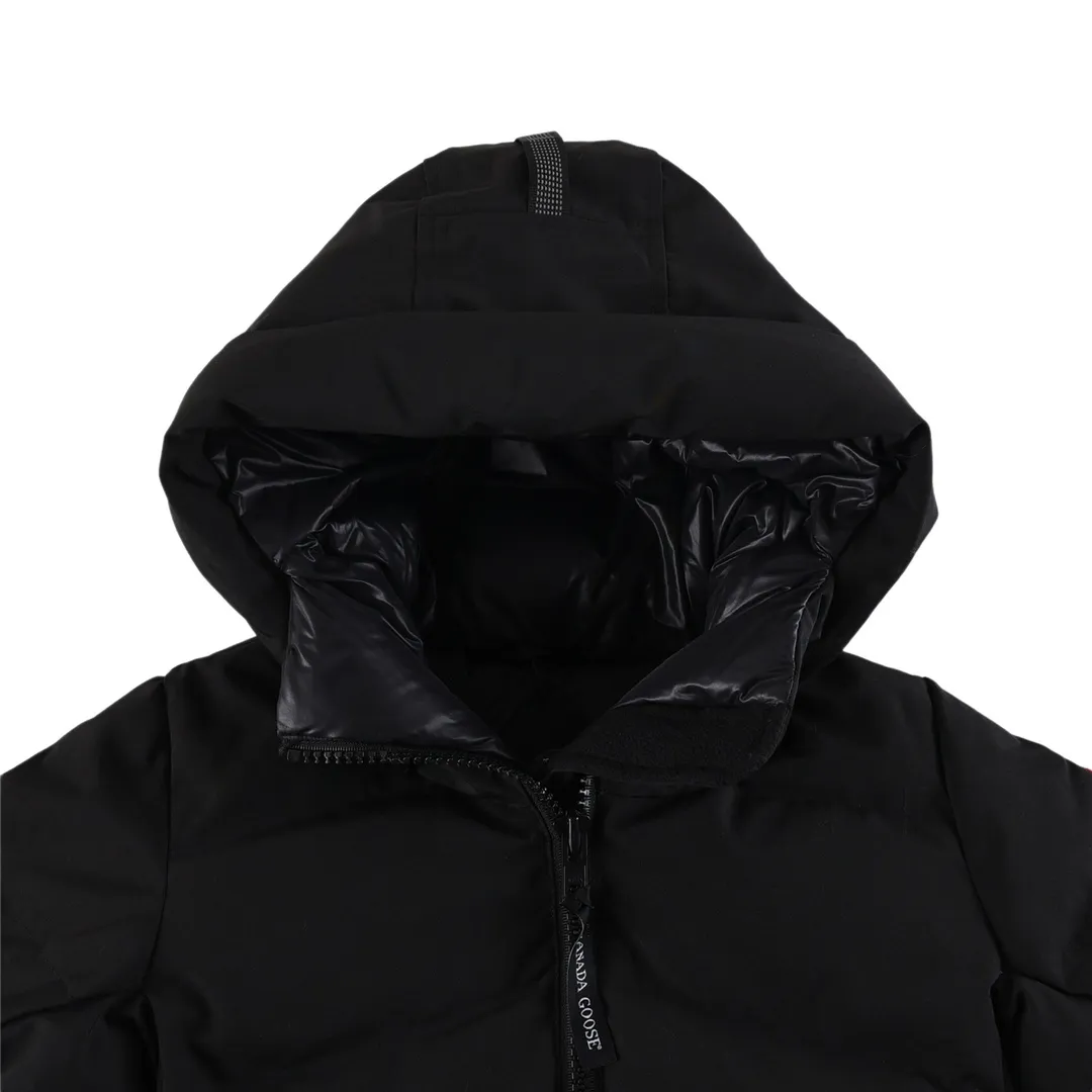 P880 High-end CANADA. GOOSE/Canada Goose Merritt mid-length women's parka down jacket. The top original replica version refers to the highest version currently in China (there is no one). The products produced by S factory must be high-quality (feel free to compare, if there are better products than mine, you can buy the clothes for free) 1⃣️Top replica: Made of 18-count polyester-cotton blended fabric imported from South Korea (genuine synchronous fabric), national standard 90 white duck down, top original goose analysis We use custom-dyed embroidery thread to truly achieve a 100% reproduction of the trademark, ensuring that the embroidery thread is exactly the same as ZP, with zero color difference and full map letters, and 100% true to version reproduction! (We can guarantee that no one in our industry is more attentive and professional than us!) Analysis 3 (fabric): As we all know, the Canada Goose ZP fabric in previous years was a 21-count polyester-cotton washed, calendered and brushed fabric that was relatively hard. Last year and this year, dozens of authentic products purchased were all made of 18-count pure cotton fabrics, and we finally decided to use 18-count polyester cotton! (ZP synchronized fabric) Analysis 4 (Accessories): Domestic exclusive version of Velcro, one to one Y-shaped double hook original Velcro, YKK zipper, exclusive original workmanship of washed threaded down jacket!